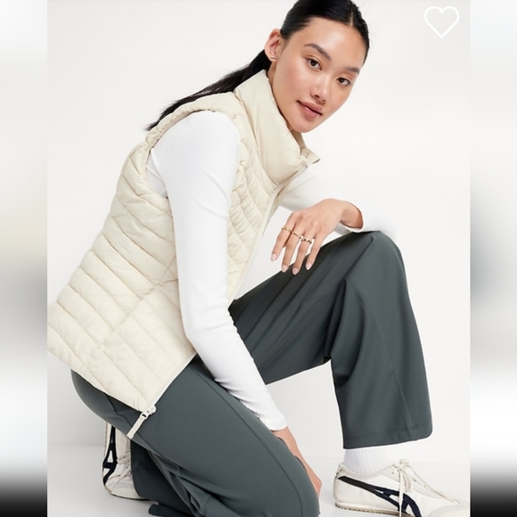 Narrow-Channel Puffer Vest - Picture 5 of 8